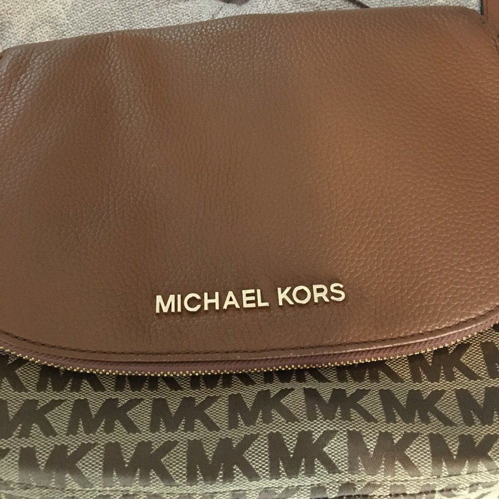 Authentic Michael Kors Shoulder Purse/Handbag in Excellent Condition